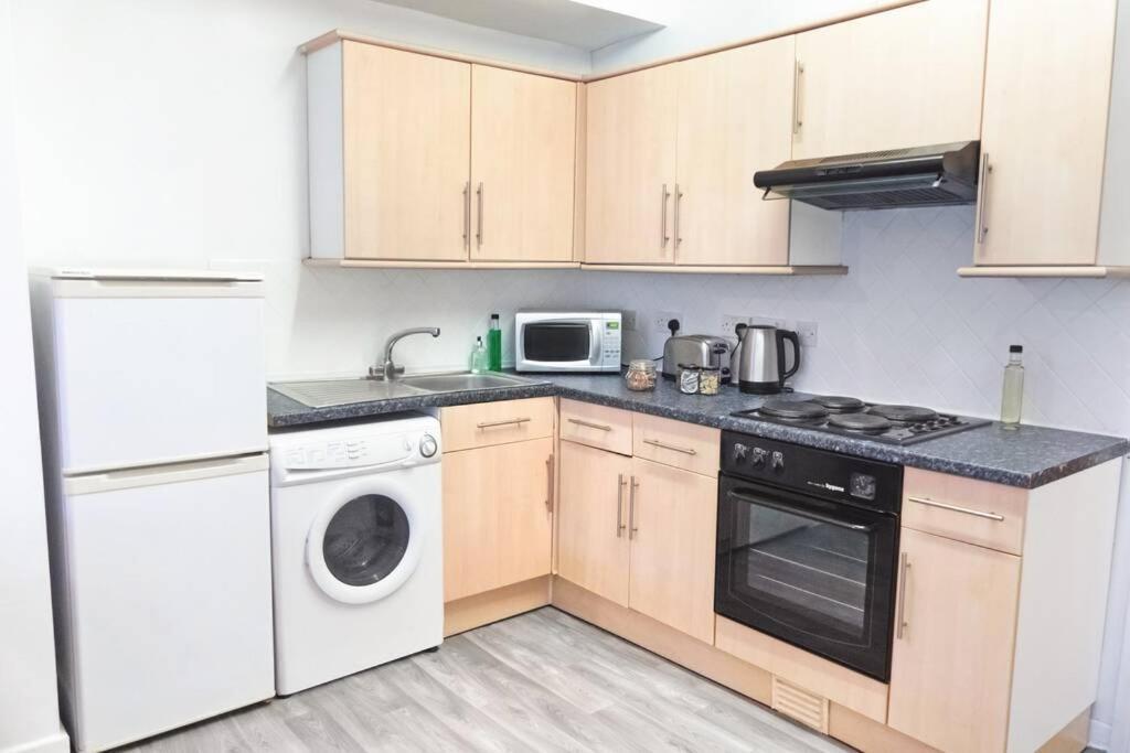 קארדיף Apartment Up To 9 Close To Centre, Big Tv And Wifi מראה חיצוני תמונה